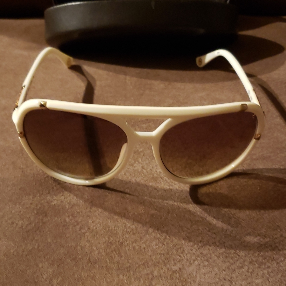 Mk Sunglasses - image 3